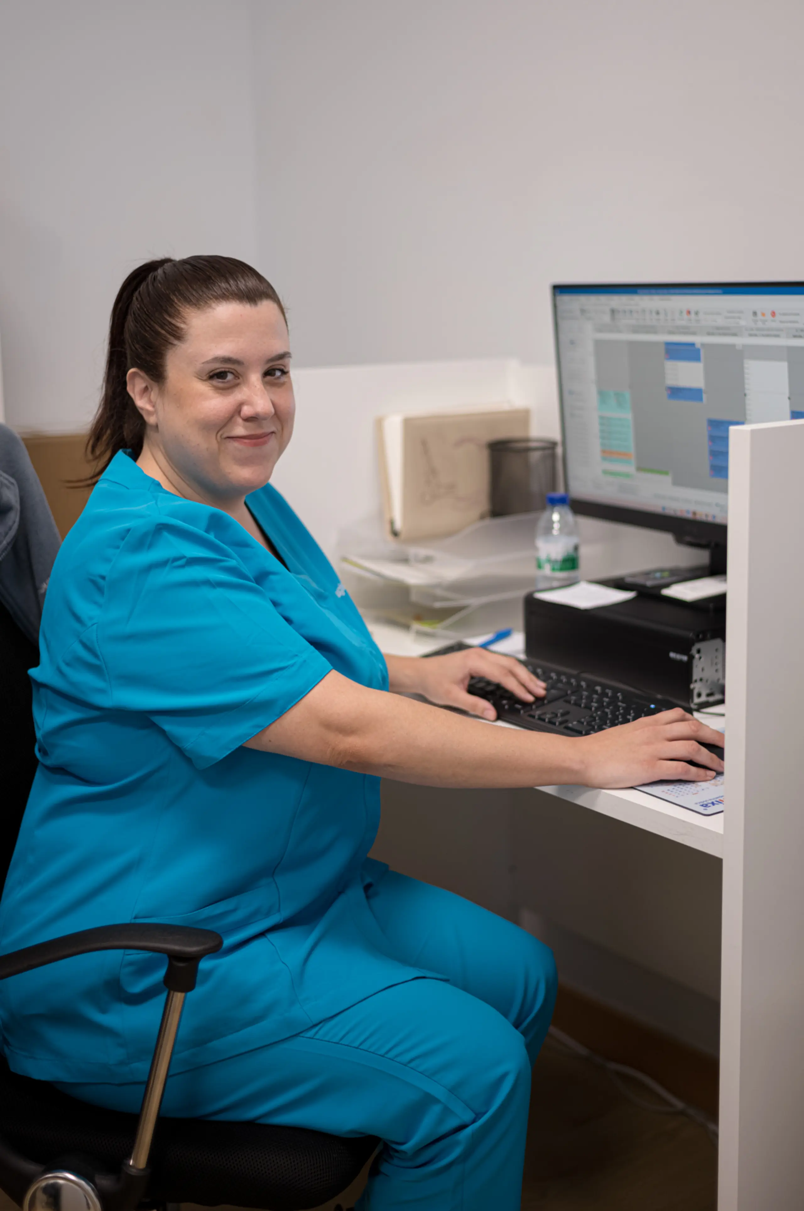 Estefanía Simón, auxiliar administrativa especializada en gestión y atención al paciente en Mugisalud Bilbao